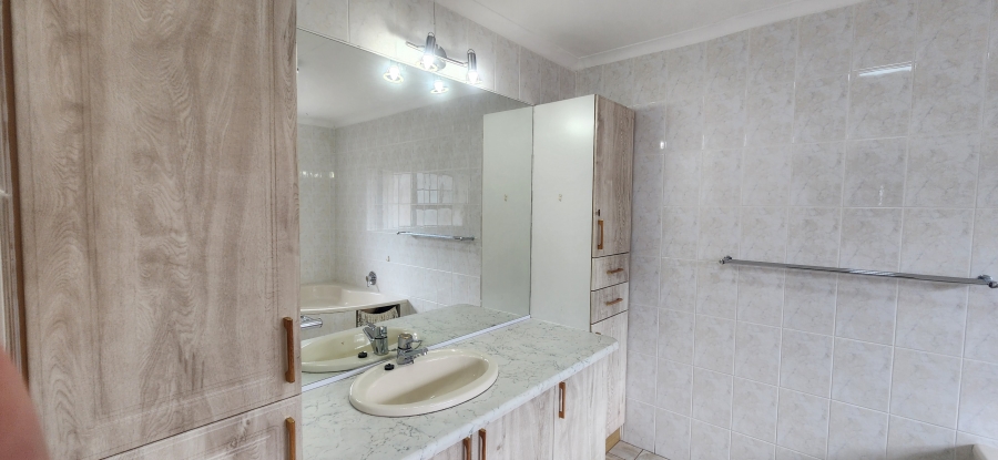 5 Bedroom Property for Sale in Dana Bay Western Cape